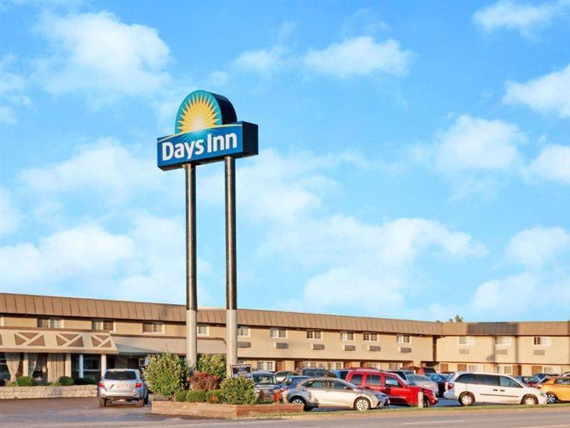Days Inn By Wyndham Elk Grove Village O'Hare Airport West Exterior photo