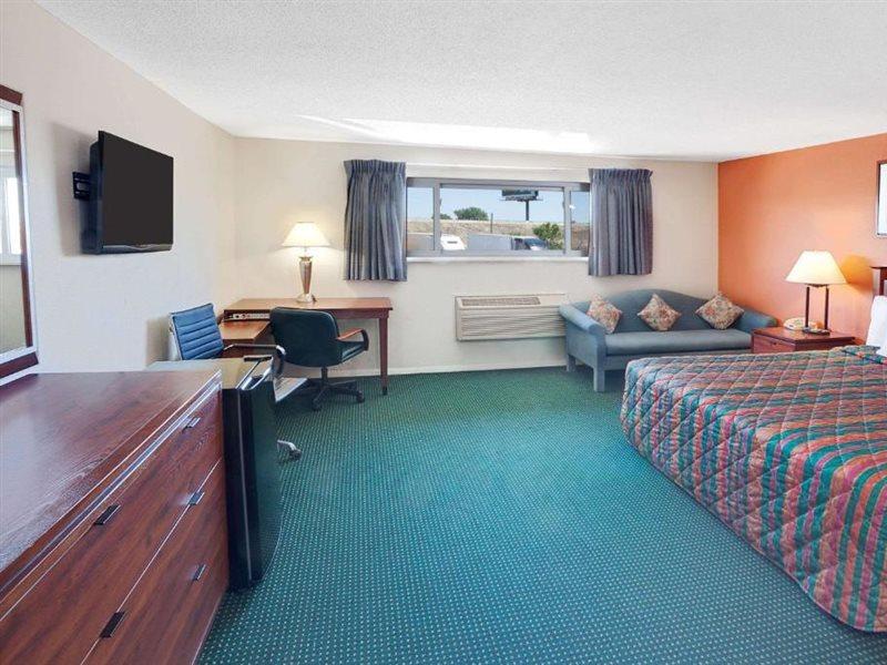 Days Inn By Wyndham Elk Grove Village O'Hare Airport West Exterior photo