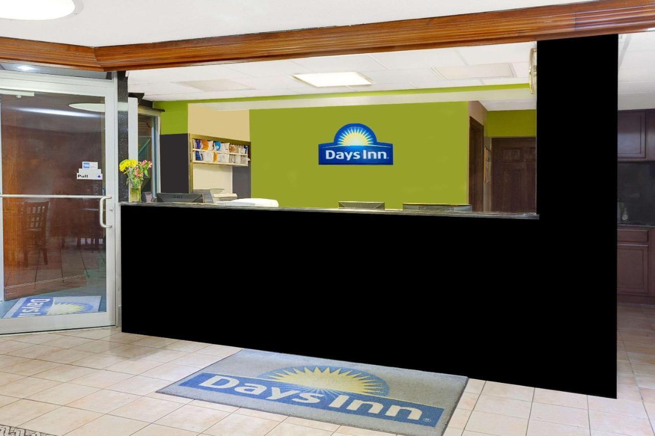 Days Inn By Wyndham Elk Grove Village O'Hare Airport West Exterior photo