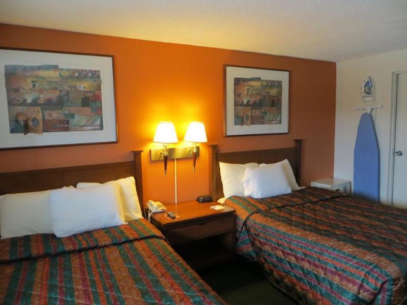 Days Inn By Wyndham Elk Grove Village O'Hare Airport West Exterior photo